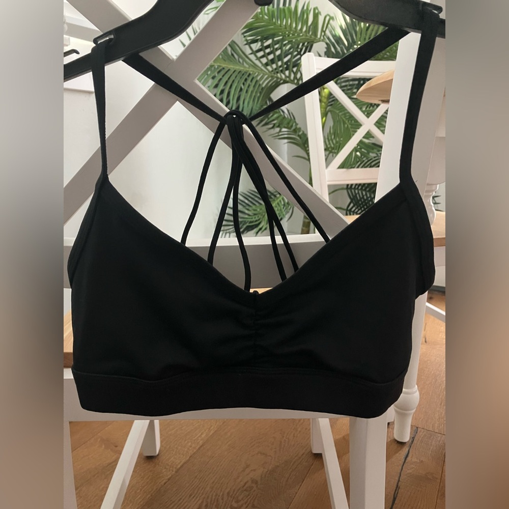 Alo Yoga Glow Sports Bra